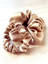Load image into Gallery viewer, Pack of silk Scrunchies - Gold
