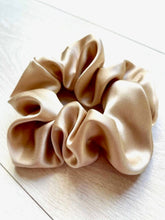 Load image into Gallery viewer, Pack of silk Scrunchies - Gold
